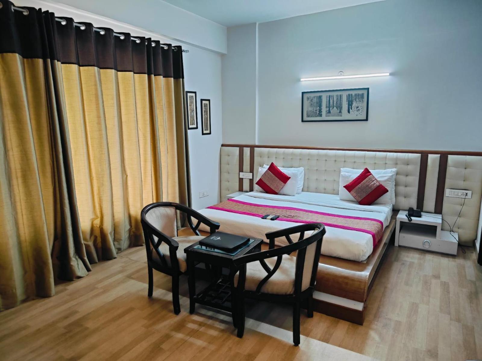 Gazebo Inn & Suites Medanta Gurgaon Exterior photo