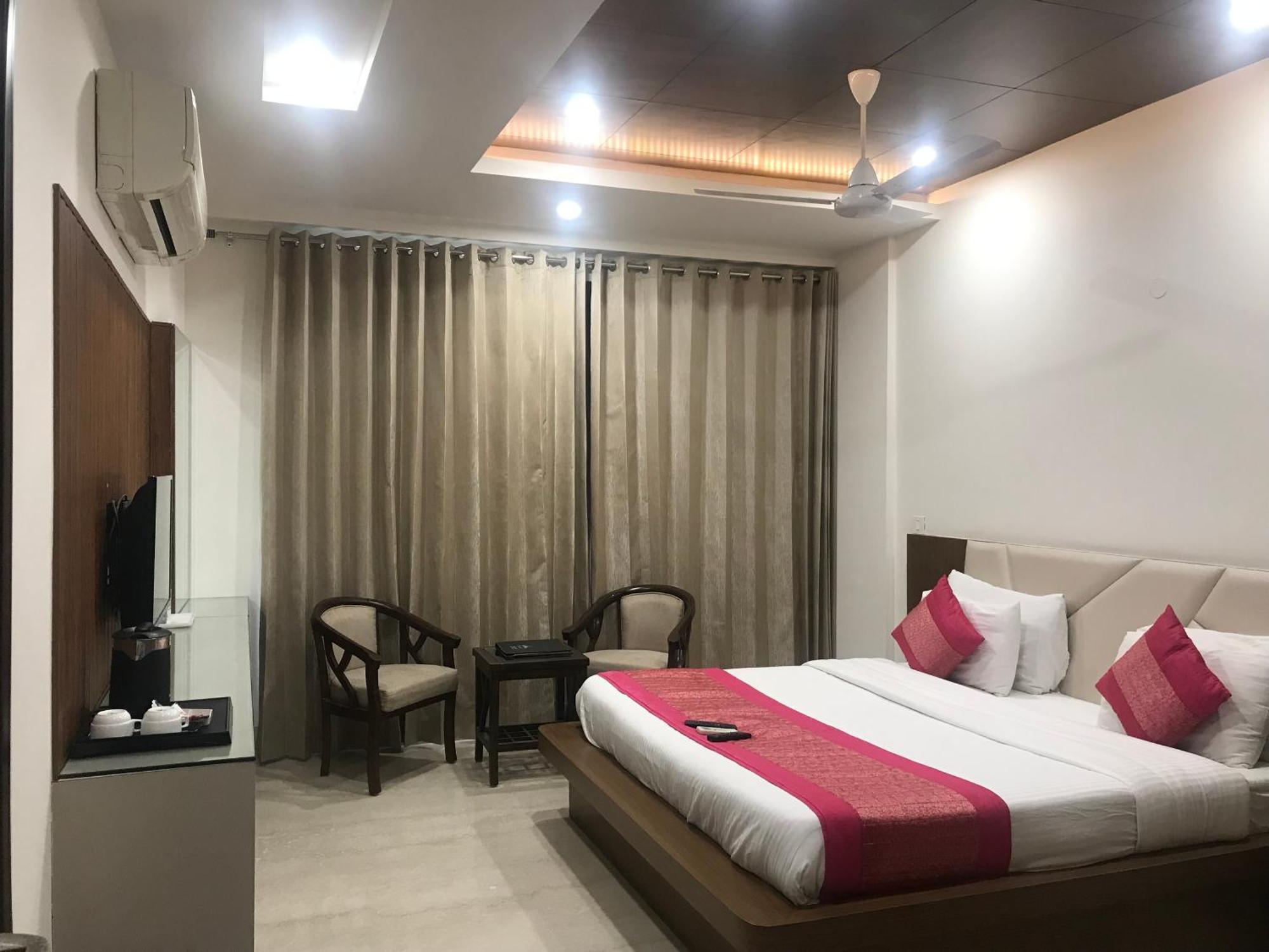 Gazebo Inn & Suites Medanta Gurgaon Exterior photo