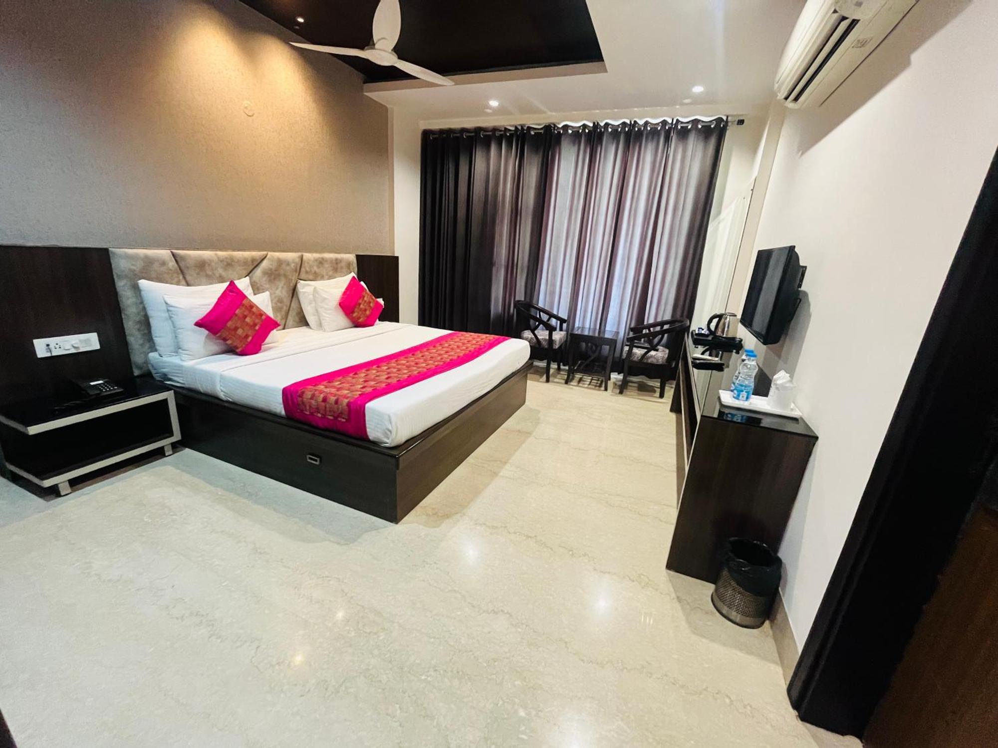 Gazebo Inn & Suites Medanta Gurgaon Exterior photo