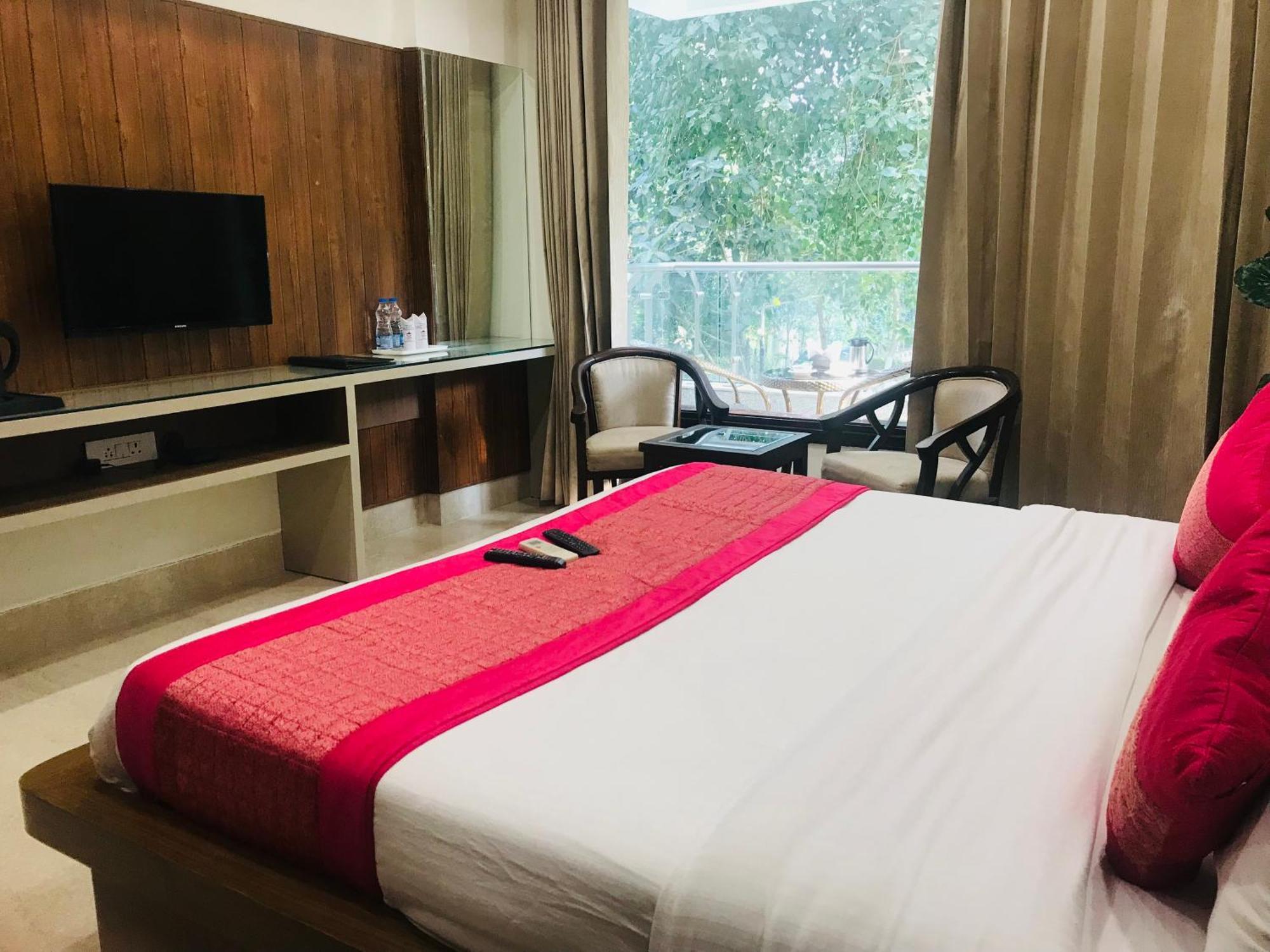 Gazebo Inn & Suites Medanta Gurgaon Exterior photo