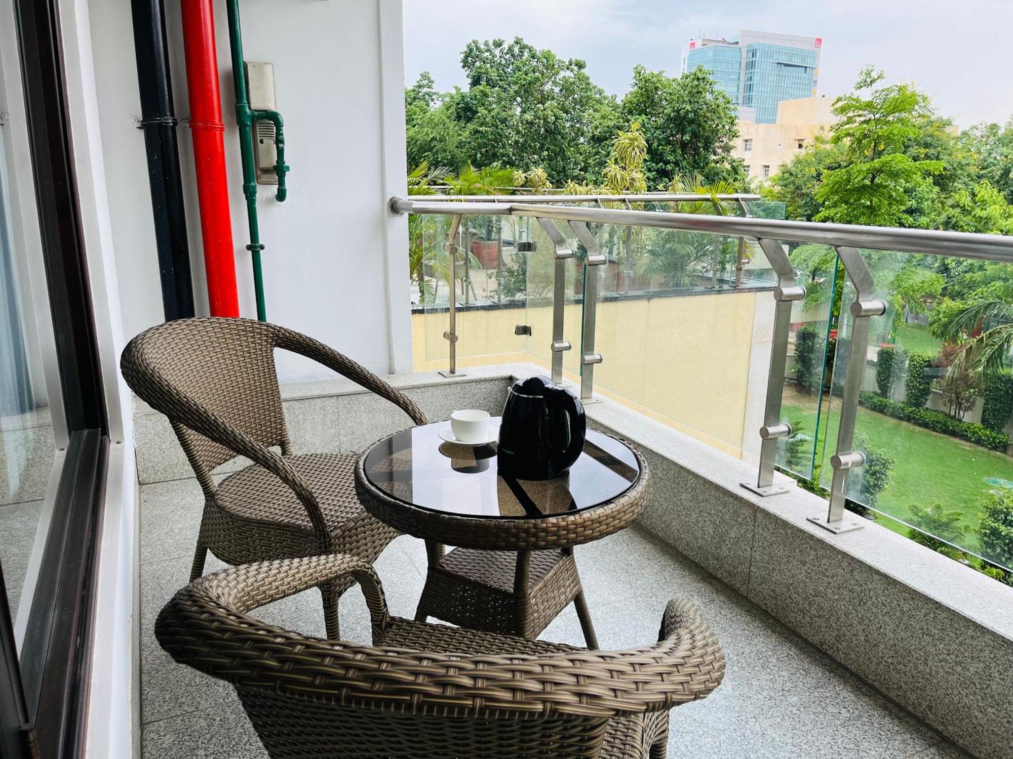 Gazebo Inn & Suites Medanta Gurgaon Exterior photo